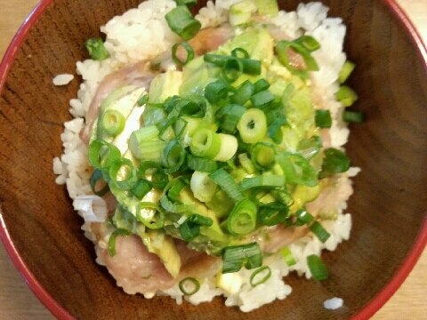 アボカドもＯＮ！のネギトロ丼～